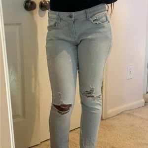 Skinny light blue jeans